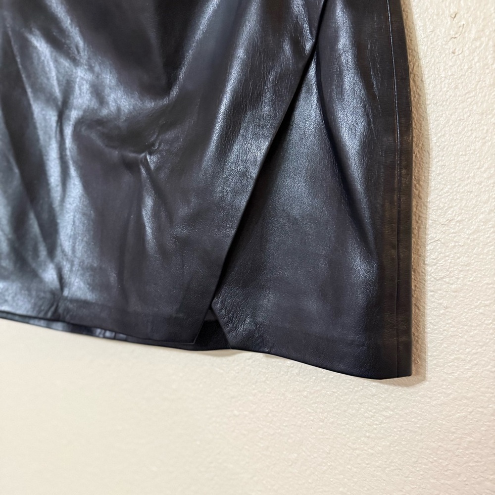 ALICE + OLIVIA Siobhan Vegan Faux Leather Wrap Mini in Black size 12 $250 MSRP - Picture 8 of 12